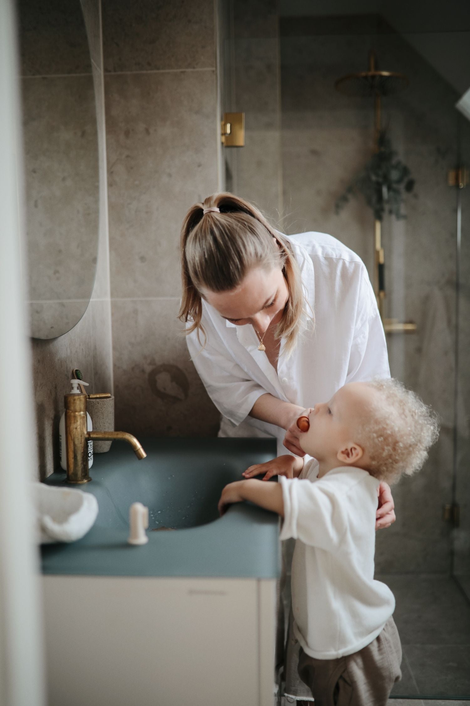 Apakah Hydroxyapatite Aman untuk Anak? Fakta yang Perlu Diketahui Orang Tua