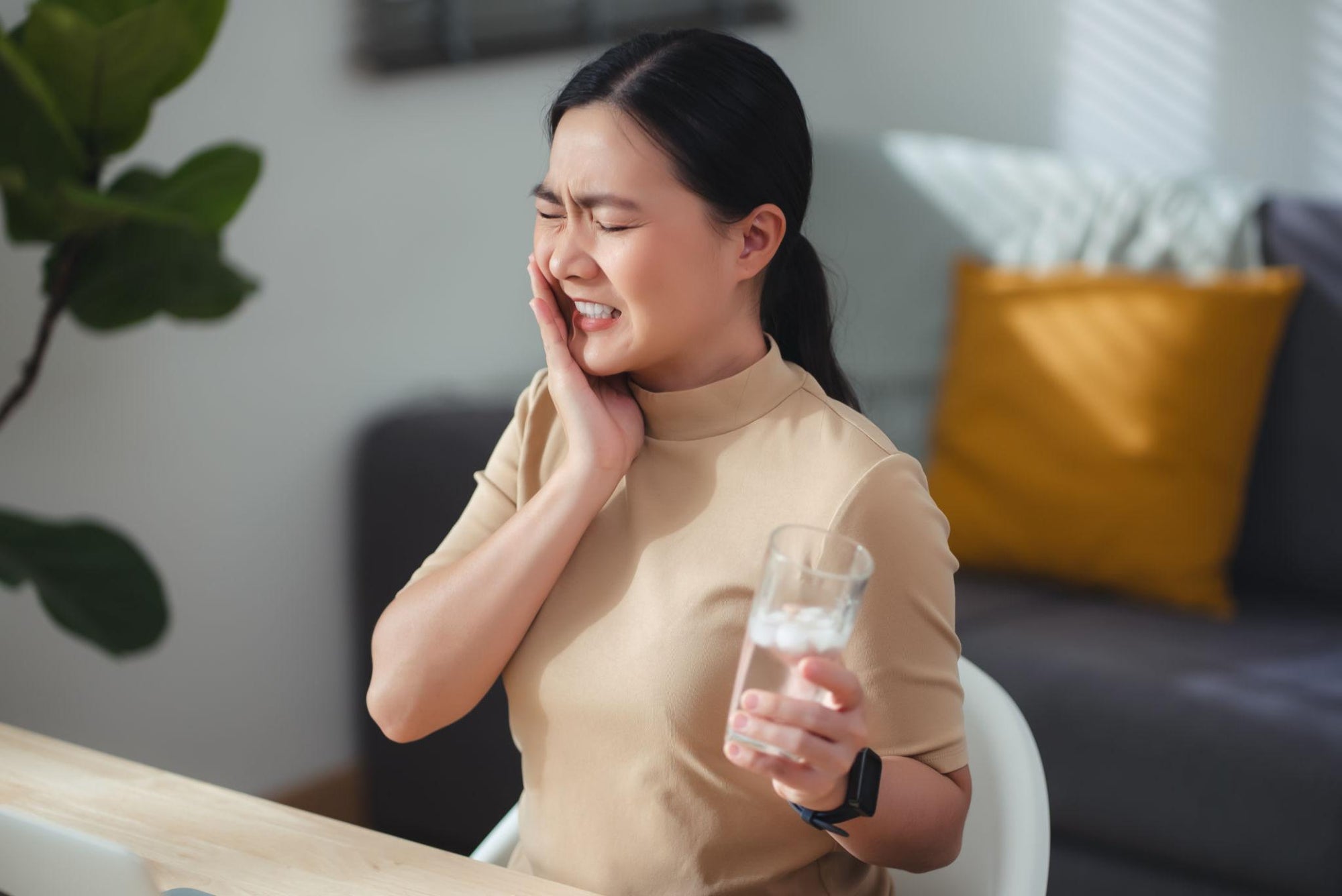 Hydroxyapatite untuk Gigi Sensitif: Benarkah Bisa Membantu Mengurangi Rasa Ngilu?