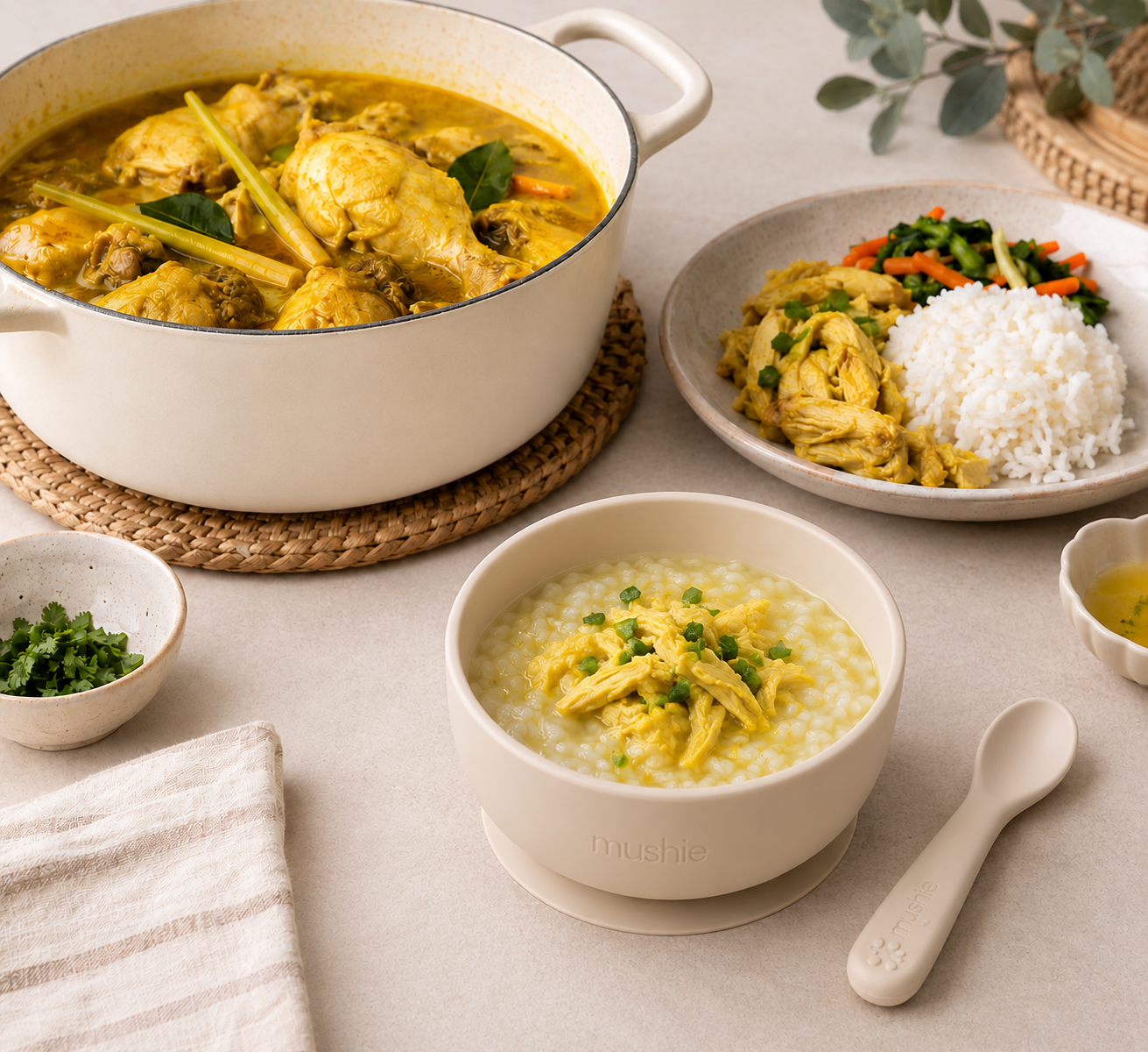 Ayam Bumbu Kuning untuk keluarga dengan porsi anak disajikan menggunakan Mushie Silicone Dinnerware warna Ivory